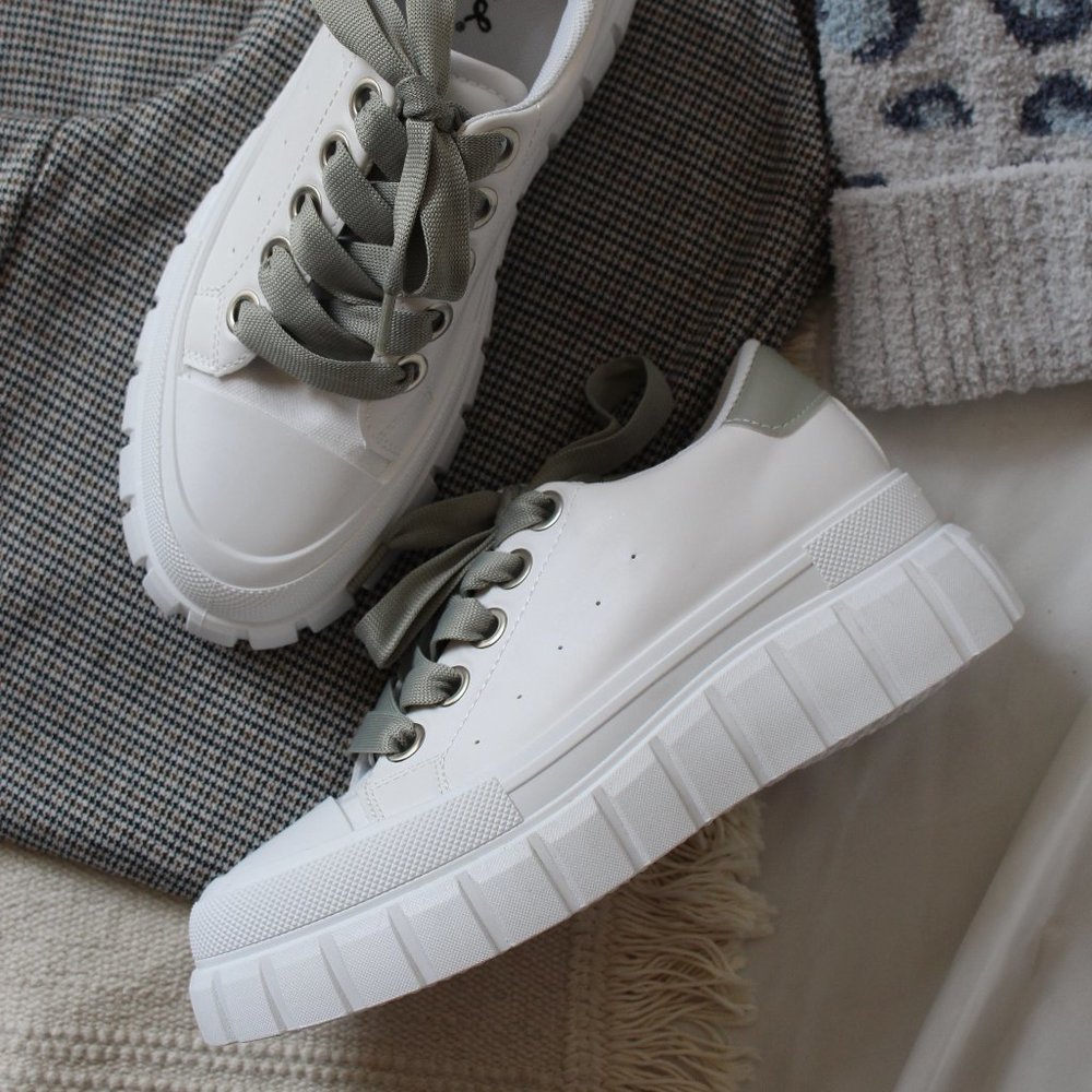 🚨FEW PAIRS LEFT// White platform sneaker - Picture 8 of 10